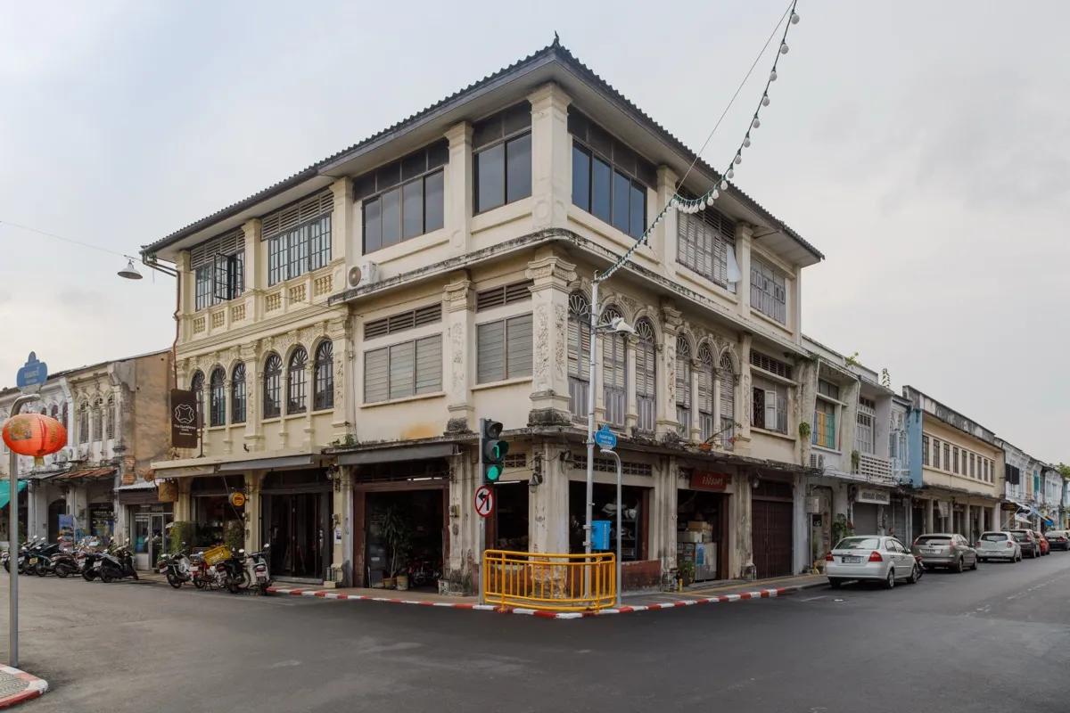 Phuket City Highlights Tour Wat Chalong and Karon Viewpoint